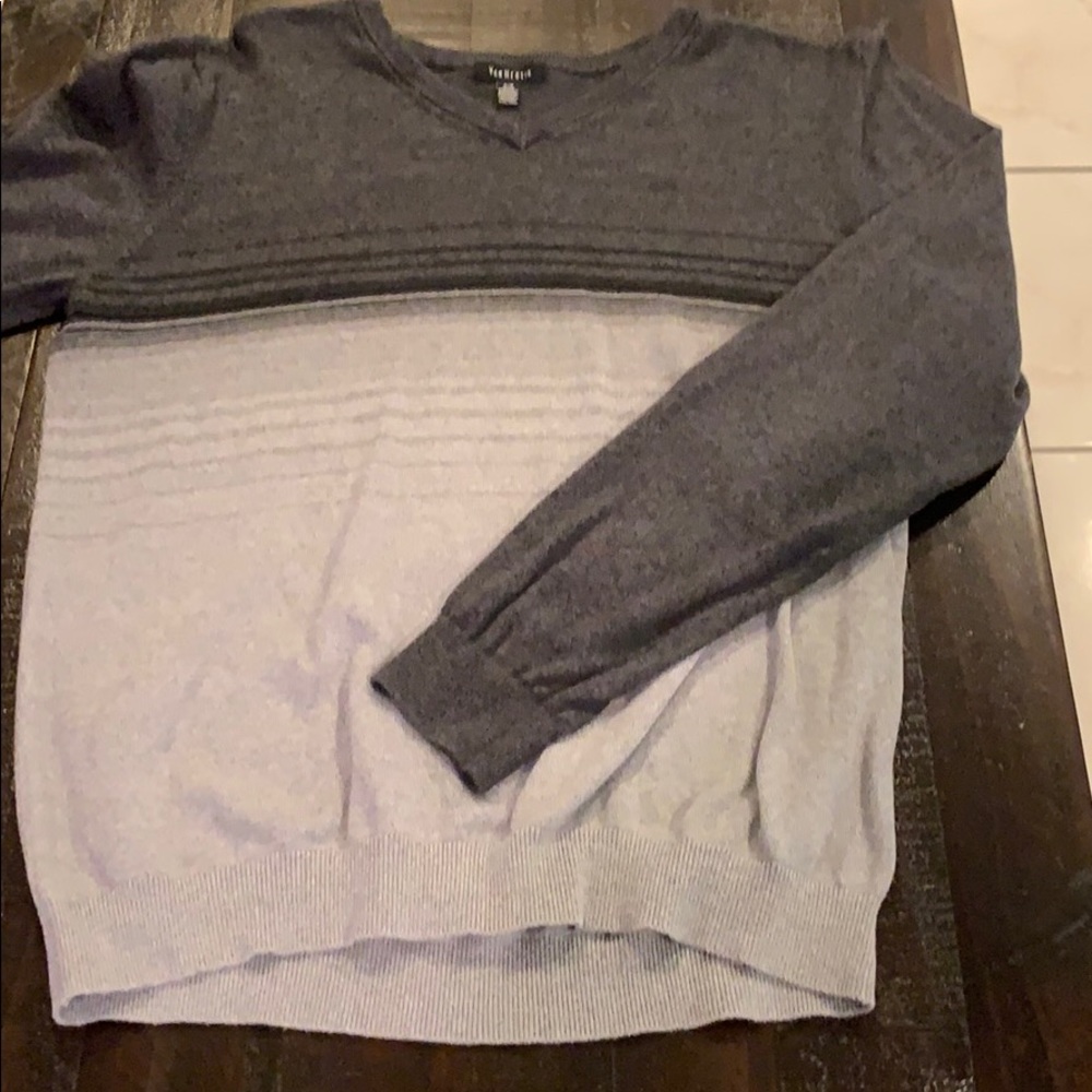Large Long Sleeve Van Heusen V-Neck Sweater